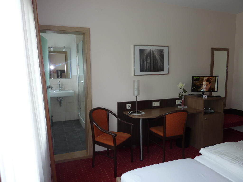Hotel Gasthof Koenig Karl Фройденщат Стая снимка