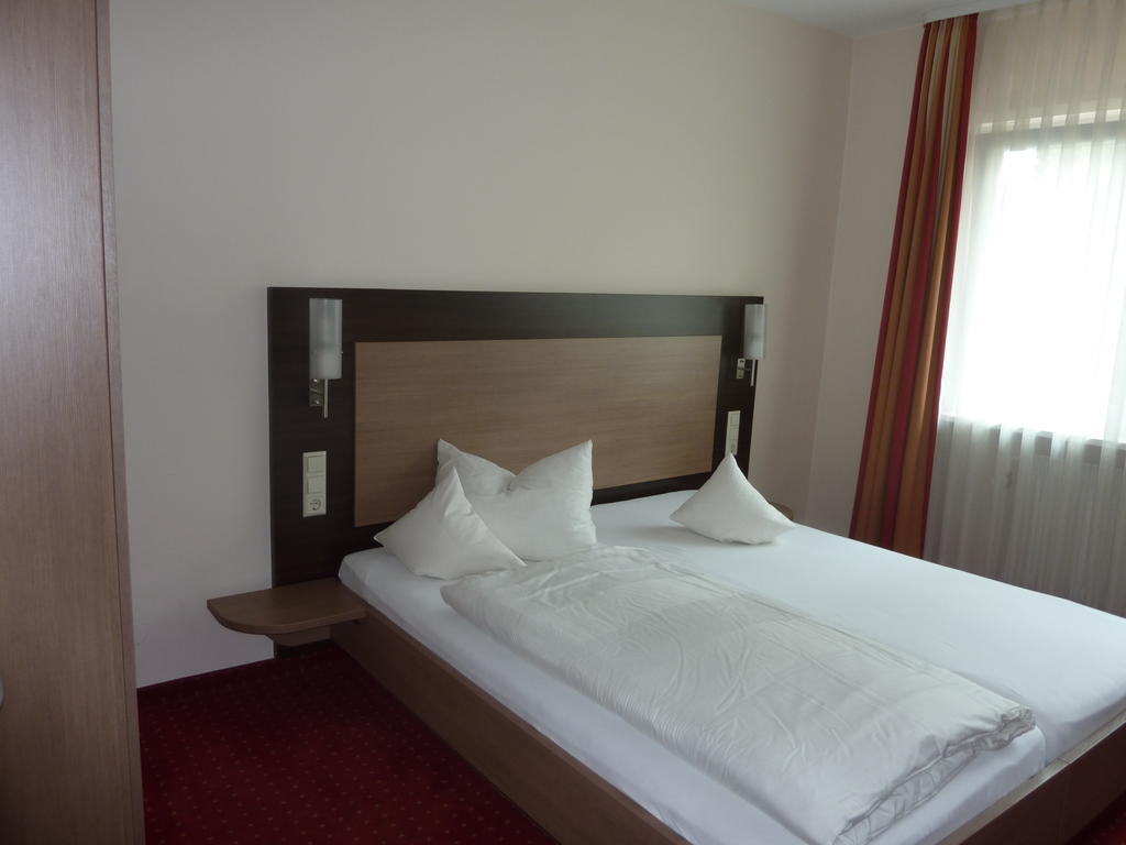 Hotel Gasthof Koenig Karl Фройденщат Стая снимка