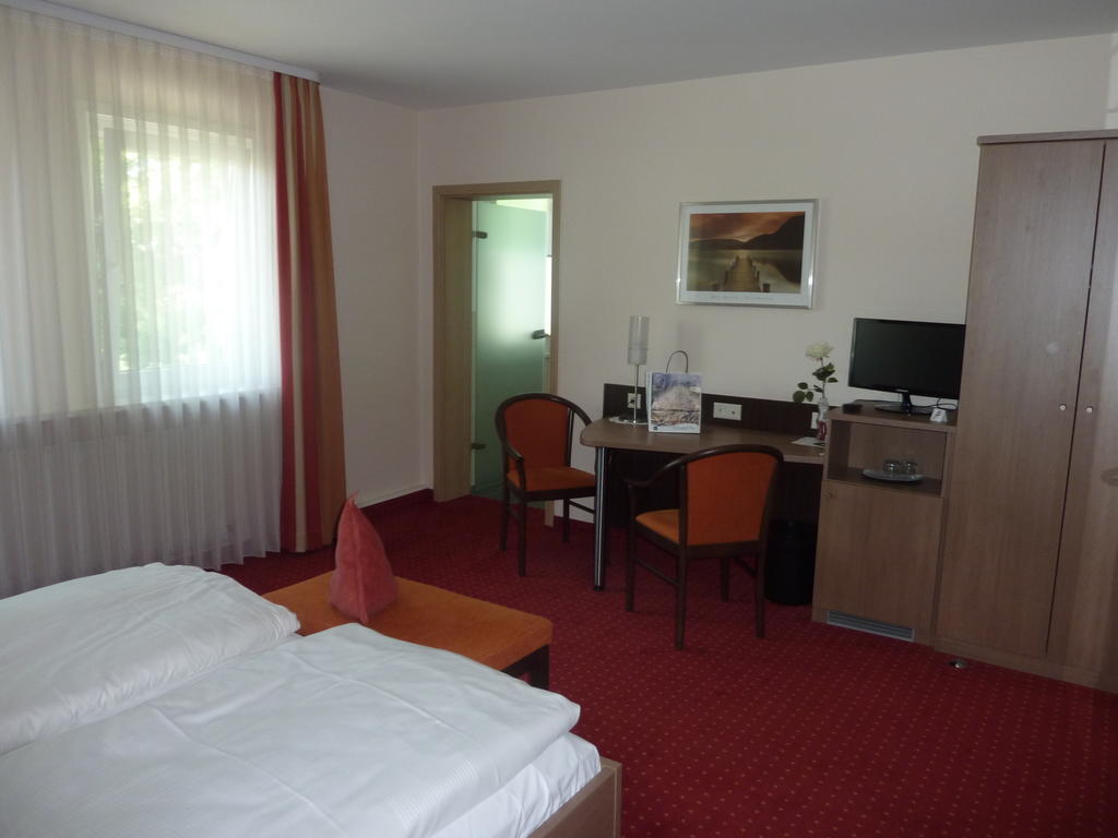 Hotel Gasthof Koenig Karl Фройденщат Стая снимка